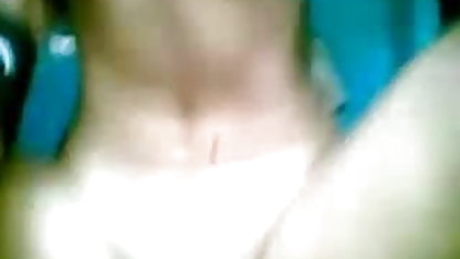 पुजारी अपनी शादी के दिन दुल्हन को फेंक सेक्सी फिल्म दिखाइए हिंदी में देता है