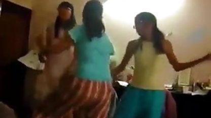 जानवर को चूत का निशान सेक्सी में हिंदी मूवी देना