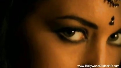 वह बकवास करने सेक्सी हिंदी में बीएफ फिल्म के लिए एक स्त्री रोग विशेषज्ञ होने का नाटक करता है