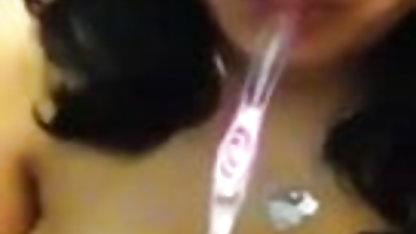 जब आप उन्हें चोदते हैं तो उन्हें हिंदी में सेक्सी मूवी वीडियो एक हंडजोब बनाओ