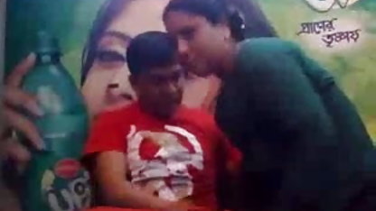 एशियाई लड़की उसके स्तन का शोषण करने के सेक्सी बीएफ फिल्म वीडियो में बारे में