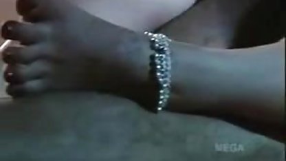 मेरी नंगी चिली पत्नी यहाँ हिंदी में सेक्सी वीडियो फिल्म पोज़ देती हुई