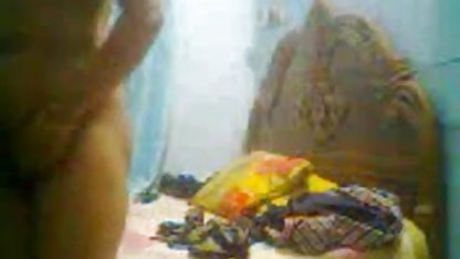 कुत्ते के आदी एक आदमी से दो सेक्सी फिल्म भेजो हिंदी में कमशॉट लेता है