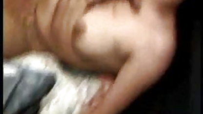 लाल रंग की सेक्सी पिक्चर वीडियो में दिखाएं एक छोटी सी गुड़िया