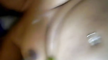 मैं छोटा हूँ लेकिन मेरी गांड अच्छी है और मैं इसे अच्छे से चूसता सेक्सी बीएफ फिल्म वीडियो में हूँ