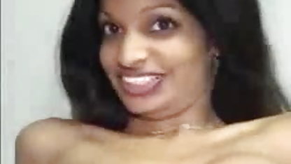 वेब कैमरा के हिंदी में सेक्सी फिल्म बफ लिए बिल्ली