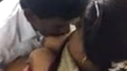 छात्र अपने सेक्सी हिंदी मूवी में परीक्षक को चोदता है