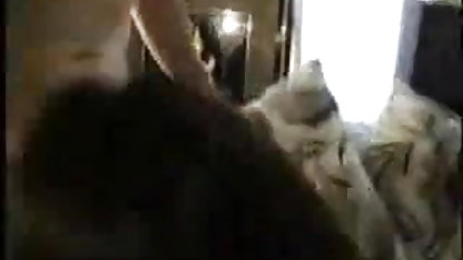 उसकी पत्नी सेक्सी पिक्चर ब्लू वीडियो में लगातार कई बार दौड़ती है