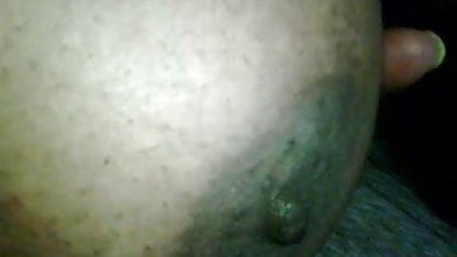 वे 4 लड़कियों से मिलते हैं जिनसे वे विस्फोट हिंदी में सेक्सी फिल्म वीडियो करने आते हैं