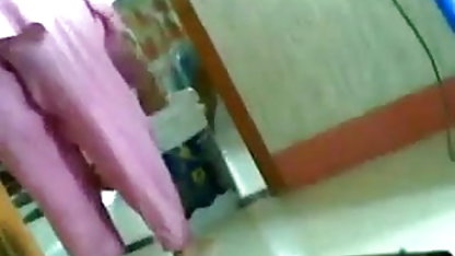 कुँवारी चूत ने पहली मद्रासी में सेक्सी फिल्म बार रिकॉर्ड किया