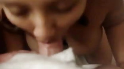 लुसिया, 19 साल की है और उसके दोस्त ने पर्दाफाश किया हॉलीवुड सेक्सी फिल्म हिंदी में है