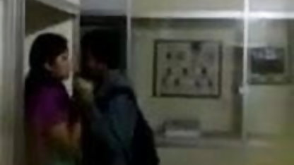 एक सार्वजनिक पार्क में फूहड़ स्थिति सेक्सी फिल्म वीडियो में हिंदी में