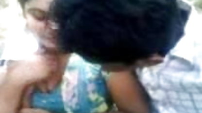 एक सुंदर रूसी हिंदी में सेक्सी फिल्म वीडियो लड़की की गांड को नष्ट करना