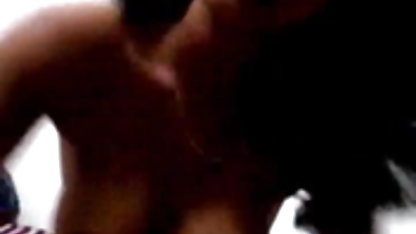 यह ठीक नहीं है, तुम मेरी भतीजी हो ... सेक्सी फिल्म दिखाओ हिंदी में