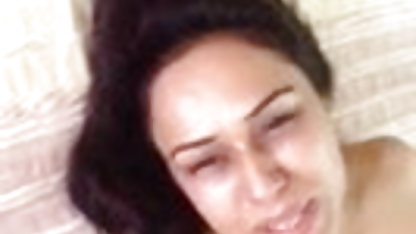 सुनहरे बालों वाली braids उसके dildo इंग्लिश पिक्चर हिंदी में सेक्सी के साथ बंद मरोड़ते है