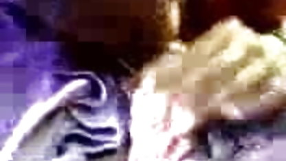 उसे सिर्फ सेक्सी पिक्चर दिखाएं वीडियो में महीने का कर्मचारी बताया गया