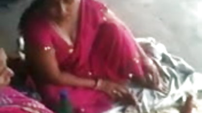 उसकी माँ उसे उसके पहले वीडियो में सेक्सी पिक्चर वीडियो गुदा कास्टिंग के साथ ले जाती है