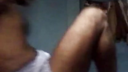 एशियाई लड़की अपने पति के हाथों में चलती है ब्लू सेक्सी हिंदी में सेक्सी