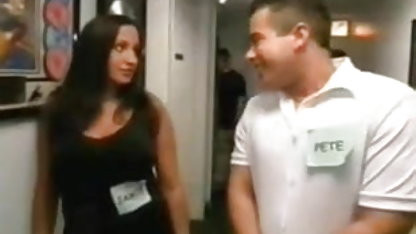 अपनी पसंदीदा भतीजी को दिलासा देते हुए सेक्सी फिल्म भेजो सेक्सी वीडियो में