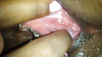 रेडहेड उसकी त्वचा नीचे पहनने वीडियो सेक्सी फिल्म हिंदी में के कपड़ा ले जाता है