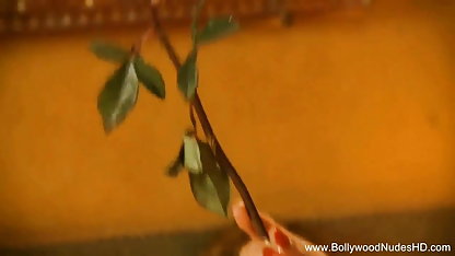 मुट्ठी भर कीचड़ के हाथ सेक्सी फिल्म हिंदी में दो में लिनेनेट