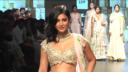 उसका प्रेमी सेक्सी वीडियो मूवी हिंदी में उसे करोड़पति को बेचता है