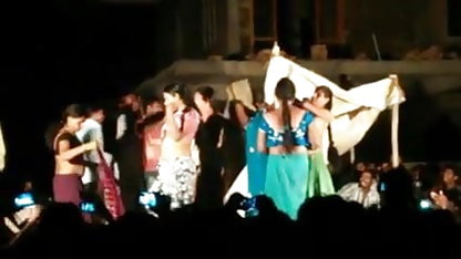 परिपक्व एशियाई खुशी से हिंदी में सेक्सी मूवी फट जाता है