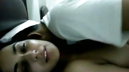 लैटिना नौकरानी बॉस के बेटे को संतुष्ट हिंदी में सेक्सी फिल्म वीडियो में करती है