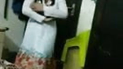 युवा लड़की अपना पहला सेक्सी मूवी मूवी हिंदी में अश्लील वीडियो रिकॉर्ड करती है