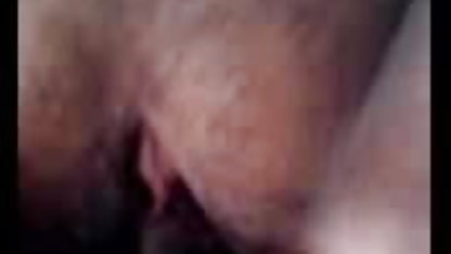 वह उसे चोदता है और उसकी पैंटी के सेक्सी फिल्म इंग्लिश में वीडियो में साथ सहवास करता है