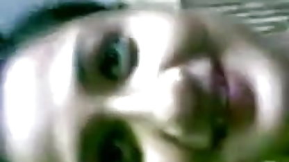 जाओ कपड़े के साथ Nerdy ... सेक्सी वीडियो हिंदी मूवी में