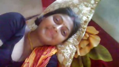 वह एक काला मुर्गा हिंदी पिक्चर फिल्म सेक्सी में के साथ पागल हो जाता है