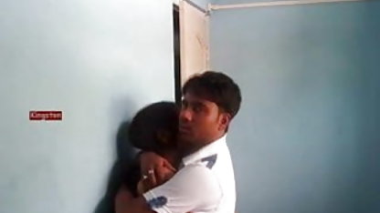 अपने पिता के एक दोस्त के साथ सेक्सी फिल्म भेजो हिंदी में कमबख्त जुड़वां